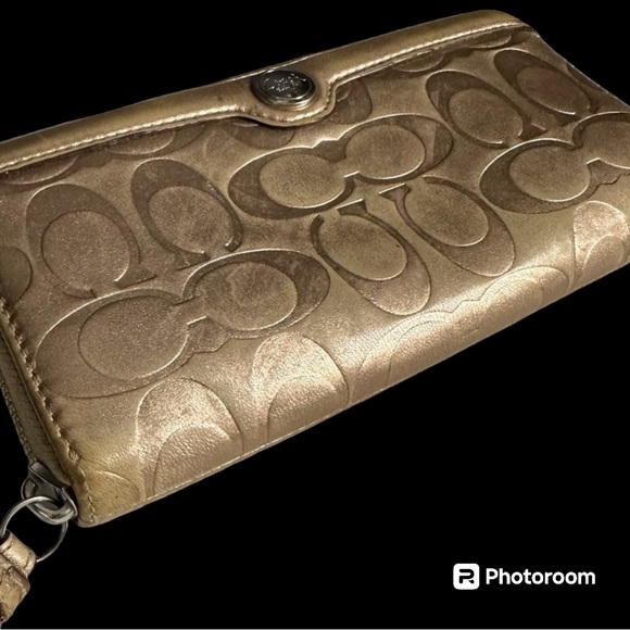 COACH Metallic Gold Full Zip Wallet RARE! EUC - Picture 2 of 11